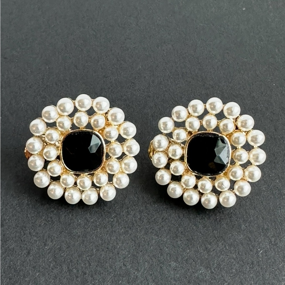 VTG Monet Elegant Pearl and Black Stone Clip On Earrings Round Cluster